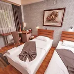 Leonardo 3* Skopje